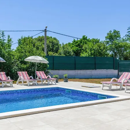 בית נופש Amazing In With Outdoor Swimming Pool