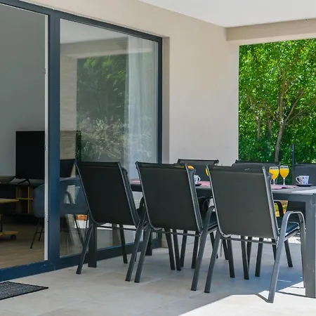 Amazing In With Outdoor Swimming Pool Feriehus *