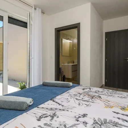 Amazing In With Outdoor Swimming Pool Feriehus *