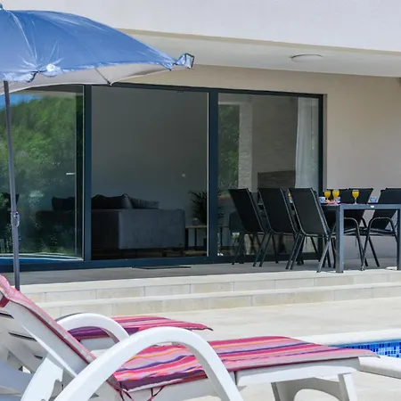 Amazing In With Outdoor Swimming Pool
