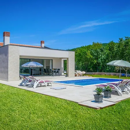 Amazing In With Outdoor Swimming Pool Feriehus